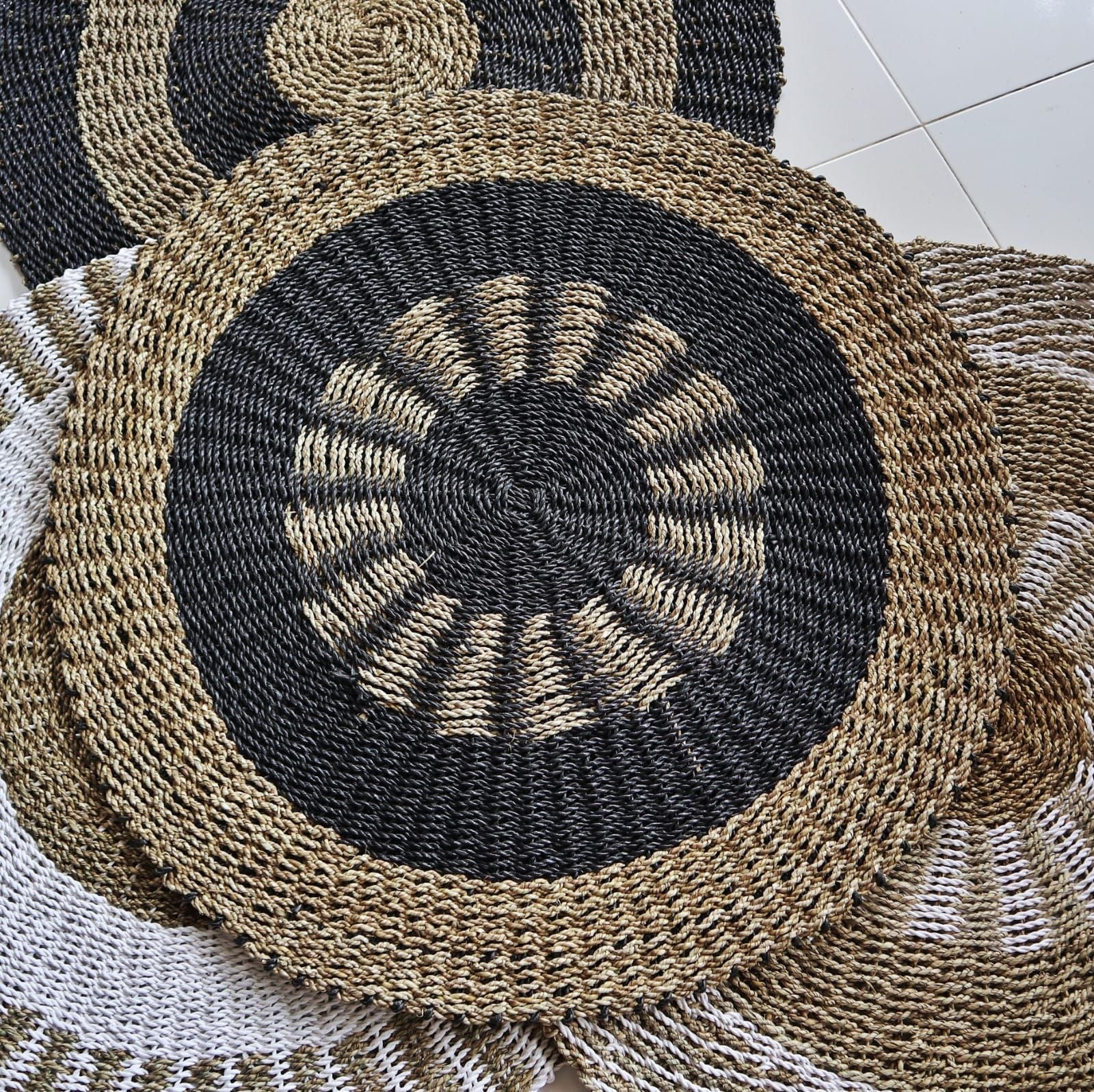 Round Seagrass Black & Tan Rug - Inner Sun